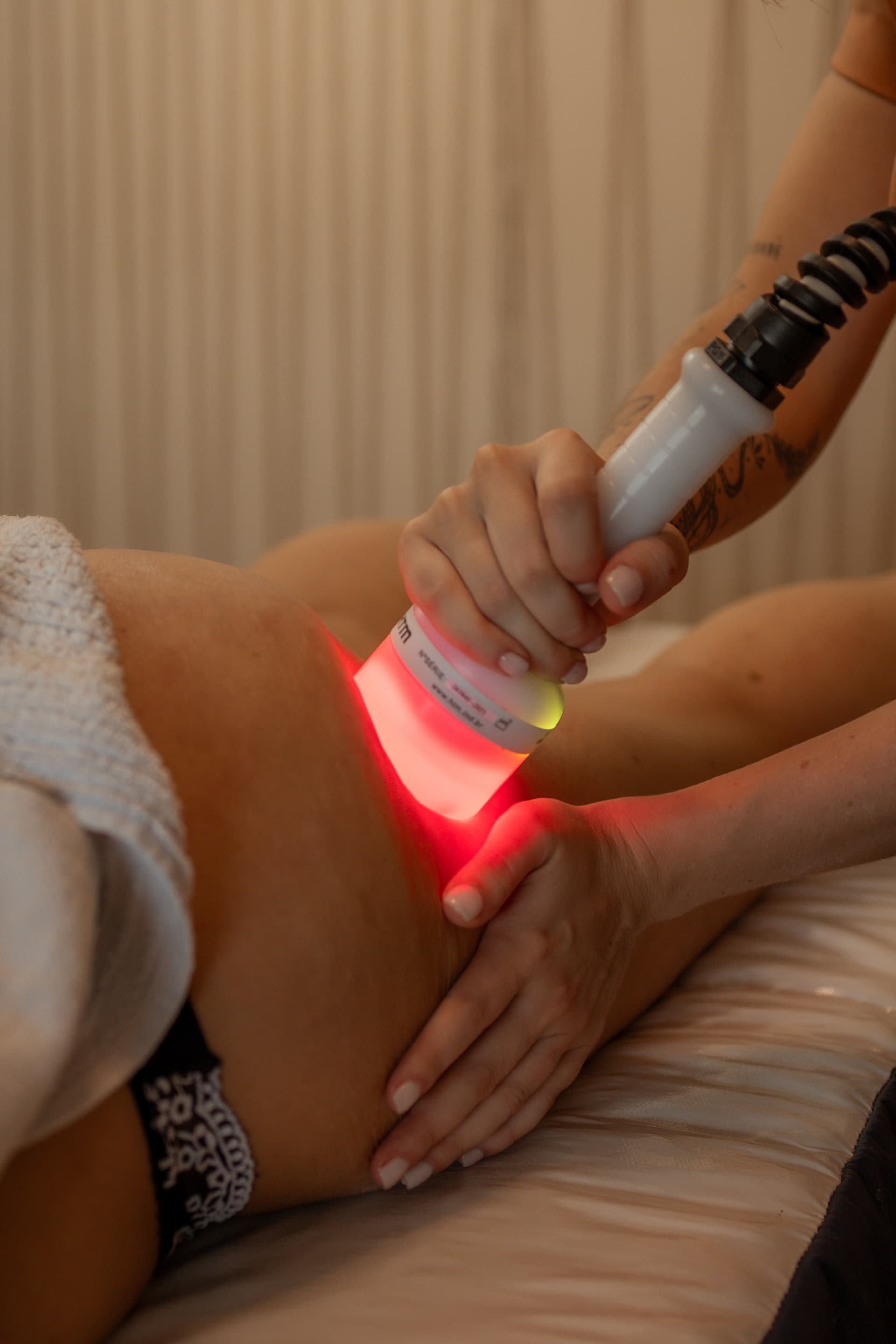 Aplicação de Vacuum LED na UnaEssential